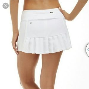 NWT White Fabletics pleated skort size XL